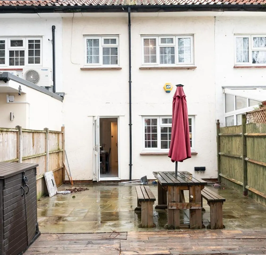 Beautiful 2 Large Bedroom House In London Zone 2 Apartment