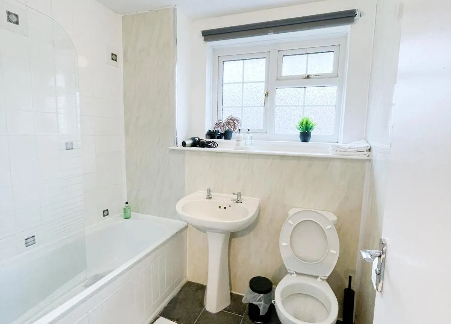 Beautiful 2 Large Bedroom House In London Zone 2 Apartment