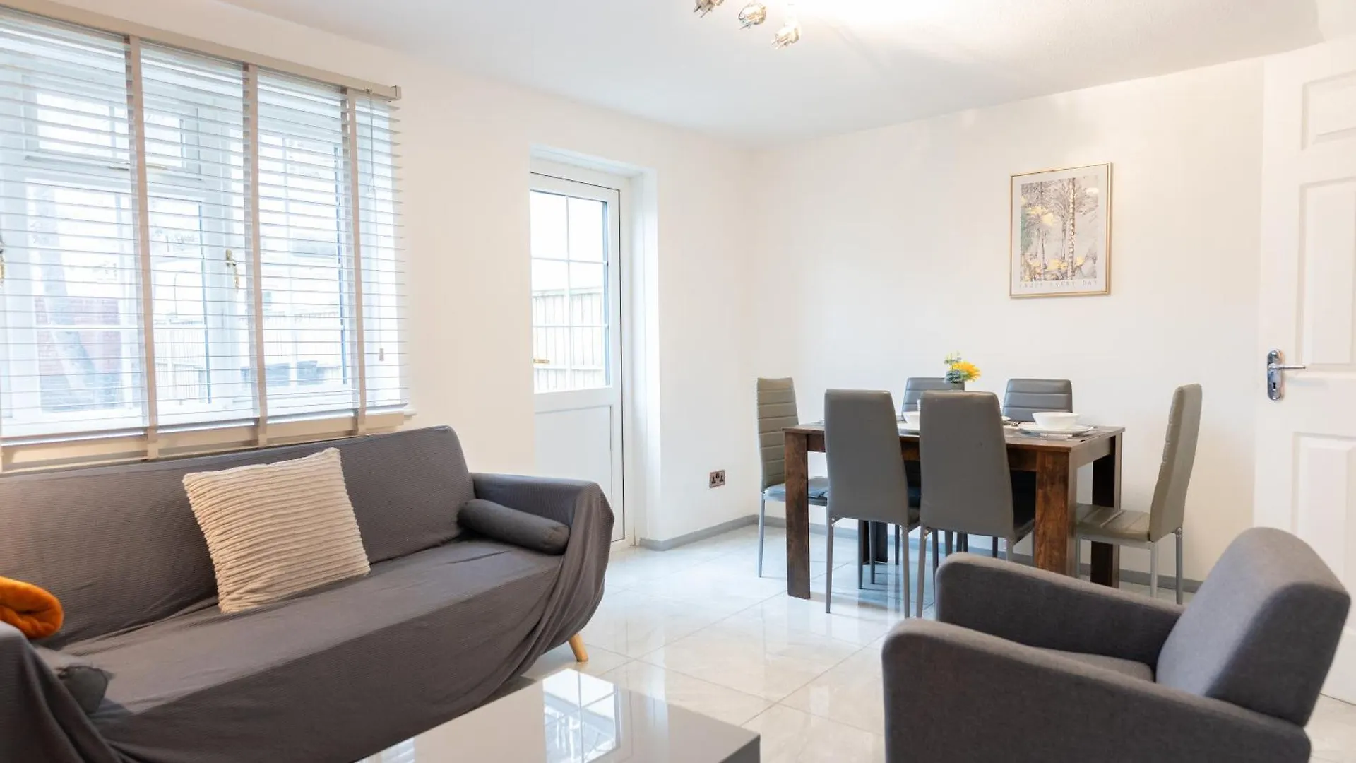 Beautiful 2 Large Bedroom House In London Zone 2 0*,  United Kingdom