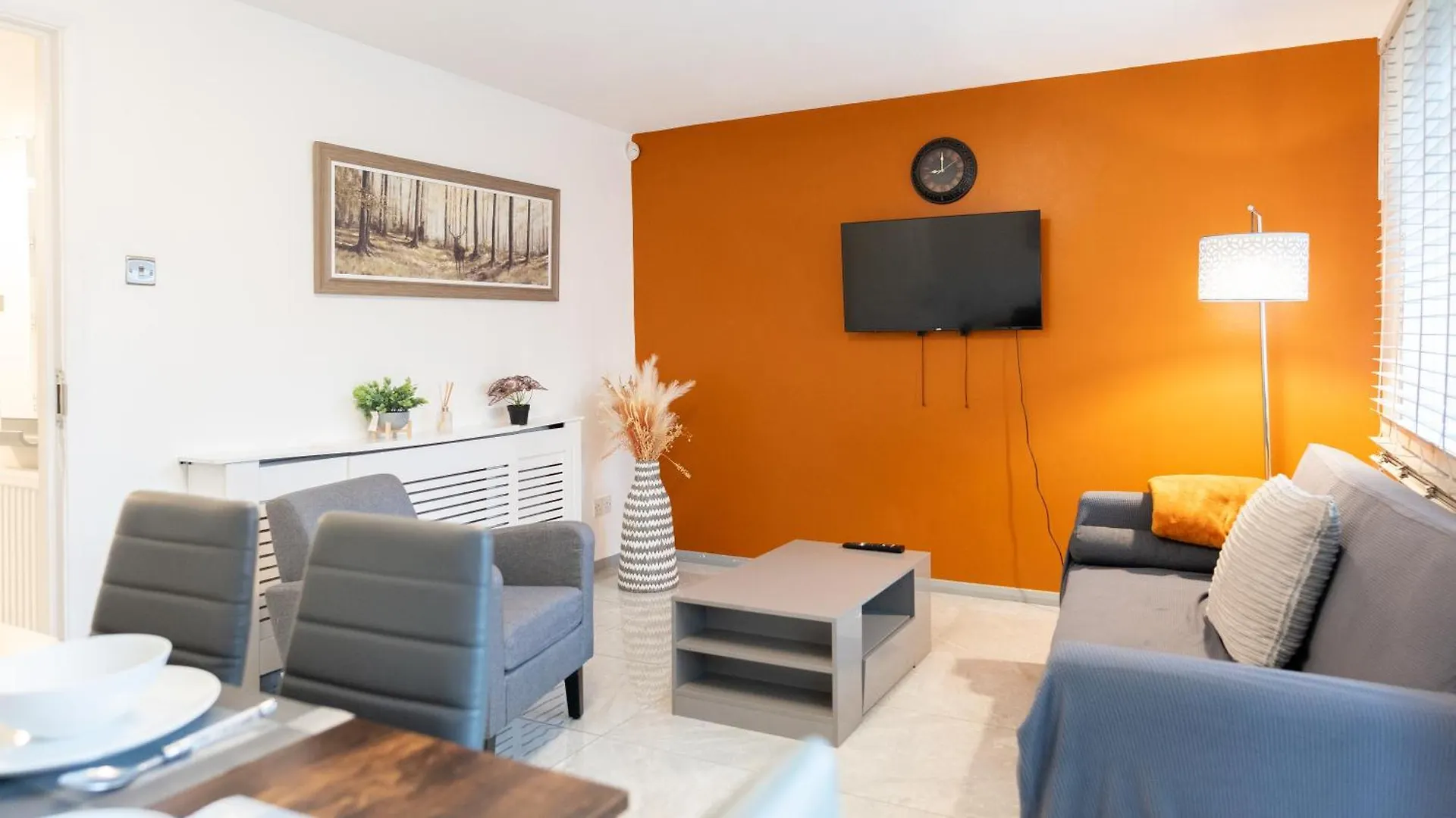 Beautiful 2 Large Bedroom House In London Zone 2 Apartment